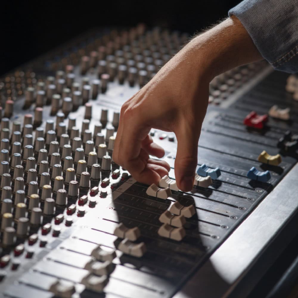 Amplifier System with Speakers